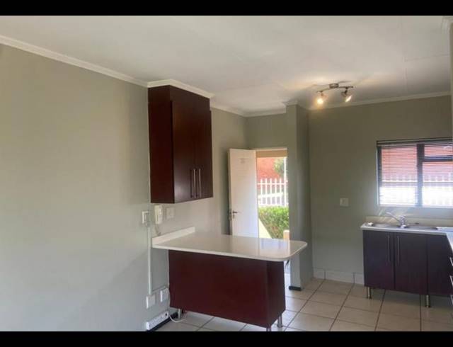 2 BEDROOM TOWNHOUSE FOR SALE IN GLENVISTA